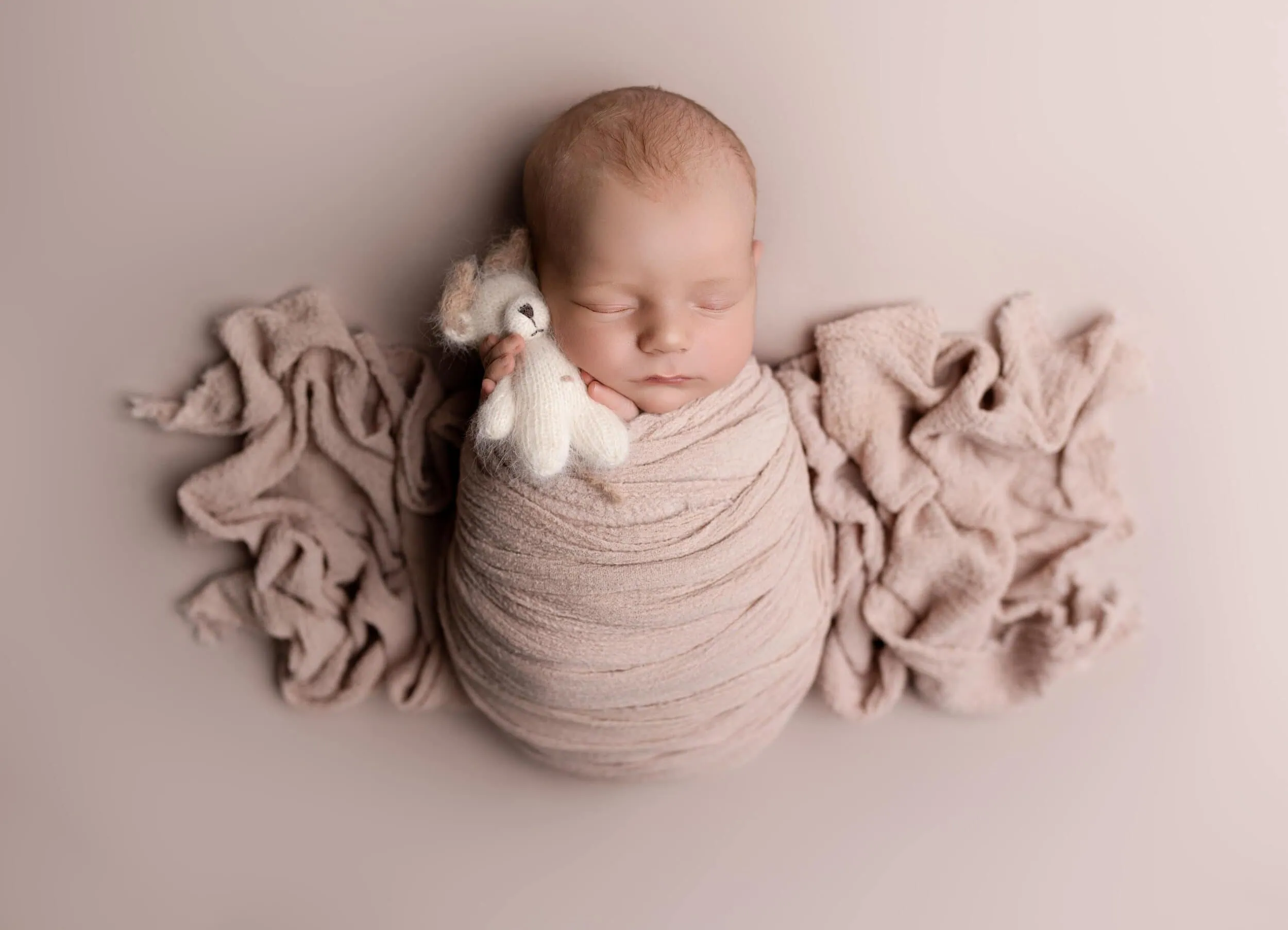 Babybilder, Babyfotografie, Babyshooting, Fotograf Bruehl, Erftstadt, Euskirchen, Koeln, Duesseldorf, Dueren, Aachen, Bonn, Huerth, Mönchengladbach, Fotograf, Familienshooting, Fotograf für Babybilder, Fotograf für Neugeborenenbilder, Fotograf in der Naehe, Fotostudio, Mom to be, Neugeborene, Neugeborenenbilder, Neugeborenenfotografie, Neugeborenenfotos, Neugeborenenshooting, Newborn, Newborn shooting, Newbornshooting, Familienbilder, Familienshooting, Familienfotoshooting, Babyfotografin Duesseldorf, Generationenshooting, Wertgutschein, Geschenk zu Weihnachten, Geschenkidee, Hebamme Koeln, Babyfotos, Babybauchbilder, Babybauchfotos, Babybauchshooting, Babybauchfotografin, Schwangerschaftsbilder, Schwangerschaftsfotografie, Hochzeit, Wir heiraten, Hochzeitsfotograf, Hochzeitsbilder, Wedding, Pregnant, 1:1 Coaching, Weiterbildung, Neugeborenencoaching, Babybauchcoaching, Neugeborenen Coach, Coaching Duesseldorf, Photoshop, Neugeborenenposing, Workshop Newbornphotography